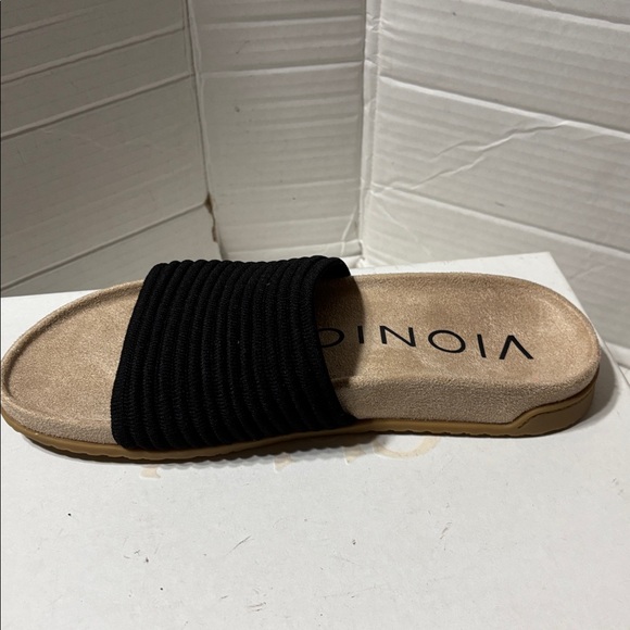 Vionic Evie knit Women's Black and Gold Slide Sandals. Like new! - Picture 5 of 6